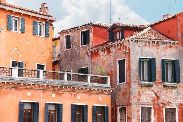 Dachterrasse mit schönem italienischen Haus, Venedig, Italien — Stockfoto