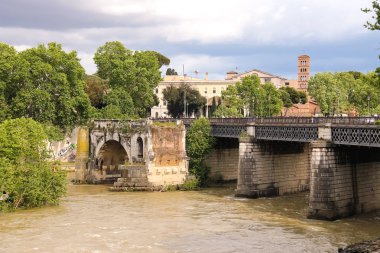 Roma, İtalya'nın tiber arasında köprü insanlar