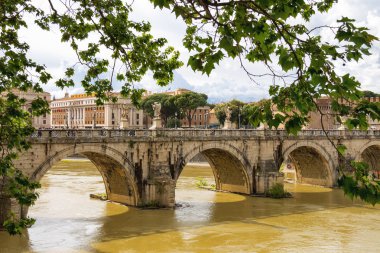 insanlar köprü ve castel sant'angelo, Roma, İtalya