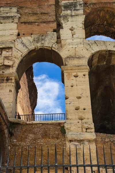 Ruínas do colosseum em roma, itália — Fotografia de Stock