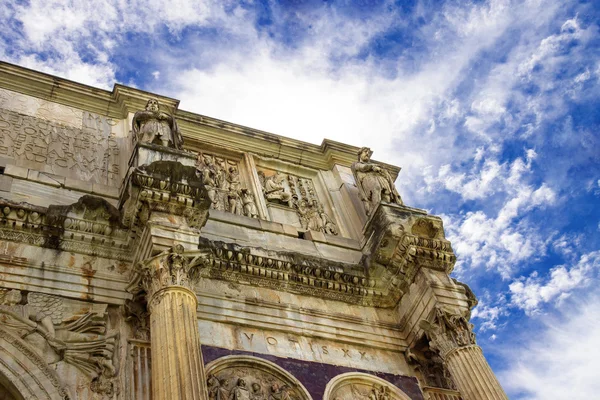 Konstantinuksen kaari Roomassa, Italiassa — kuvapankkivalokuva