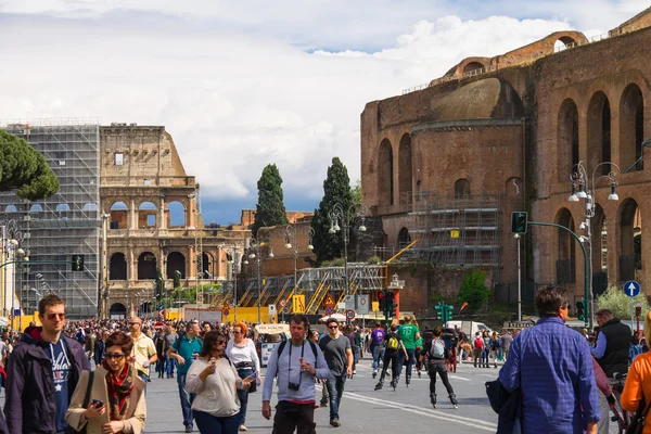 Tourists visiting the sights in a historical part town near the — Stock Photo, Image