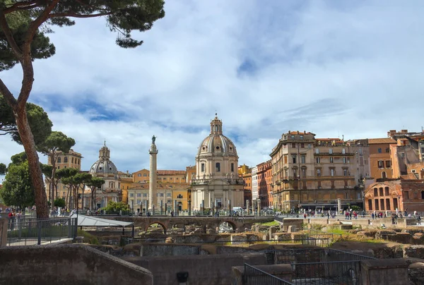 Ruins of the Forum of Trajan on background of the church Holy Na — Stock Photo, Image