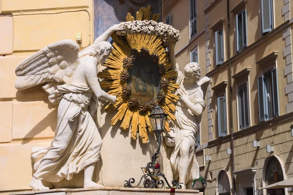 Tabernakulum na obszarze Trevi (piazza di trevi) w Rzymie, ital — Zdjęcie stockowe