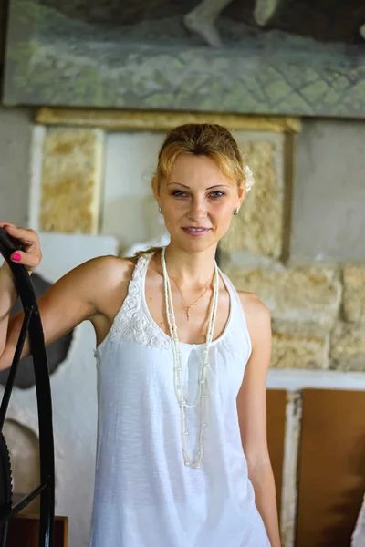 Portrait of attractive girl in the rural interior — Stock Photo, Image