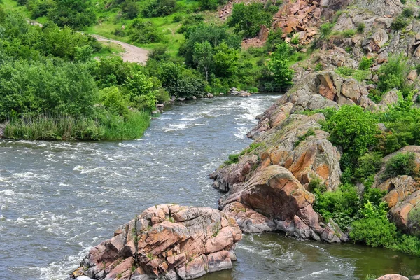 Le rapide su un piccolo fiume in Ucraina — Foto Stock