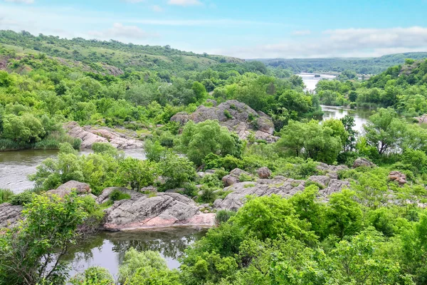 Les rapides sur une petite rivière en Ukraine — Photo