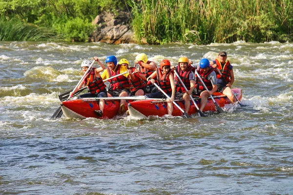 Rafting tourists with an experienced instructor on the river Sou — Stock Photo, Image