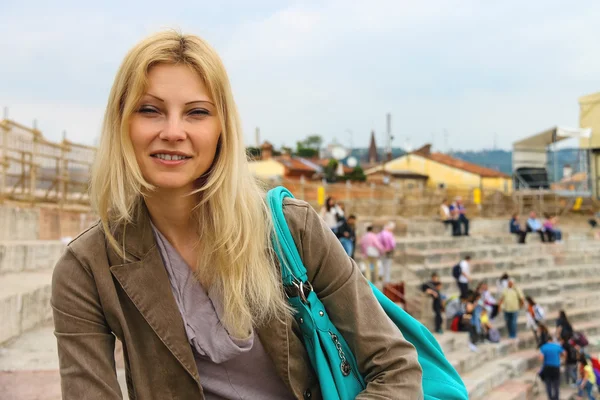 Attractive girl inside the Arena of Verona - the place of annual — Stock Photo, Image