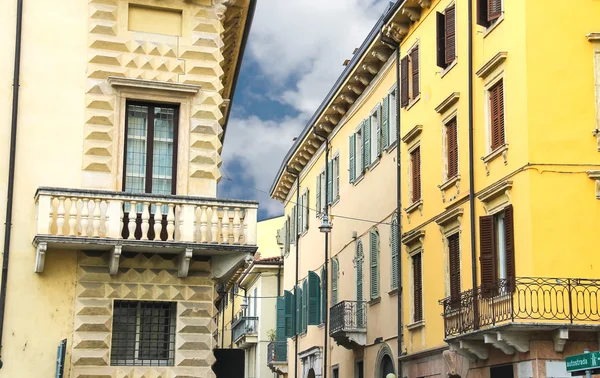 Schilderachtige Italiaanse huis in Verona, Italië — Stockfoto