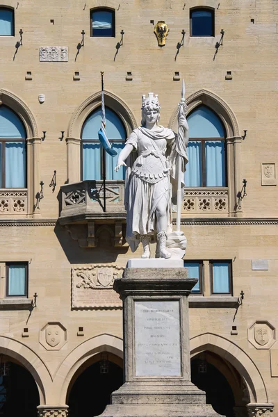 Statue of Liberty near the Palazzo Pubblicco in San Marino. The — Stock Photo, Image