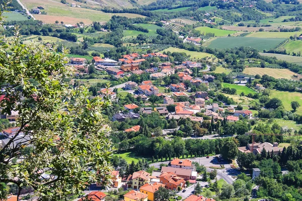 Widok wsi z twierdzy San Marino. Republi — Zdjęcie stockowe