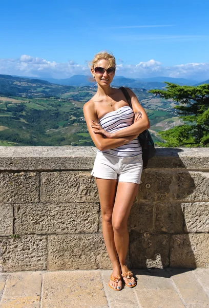 Attractive girl on the observation deck fortresses of San Marino — Stock Photo, Image