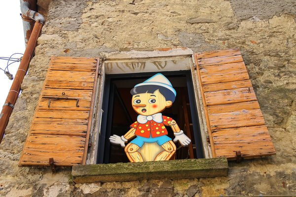  Pinocchio in the window  building store of wooden toys in San M