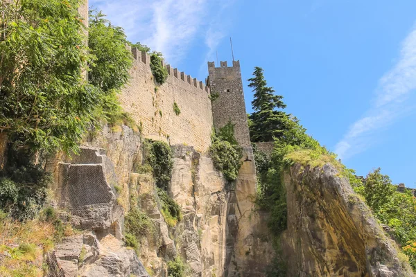 Pevnosti stěny v San Marinu. Republika San Marino — Stock fotografie