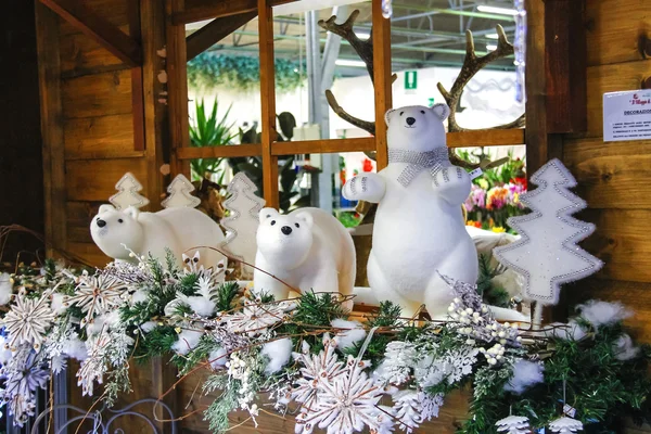 Grande mercatino di Natale "Villaggio di Babbo Natale" in giardino — Foto Stock