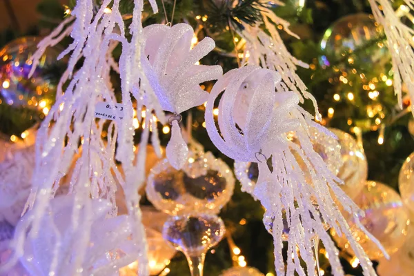 Grande mercatino di Natale "Villaggio di Babbo Natale" in giardino — Foto Stock