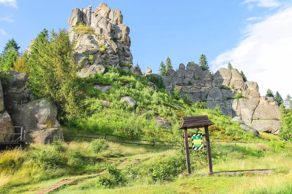 Гора - фортеця в історико культурному заповіднику "Тут — стокове фото