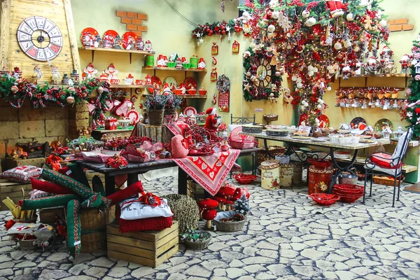 Gran mercado de Navidad "Villaggio di Babbo Natale" en el jardín — Foto de Stock