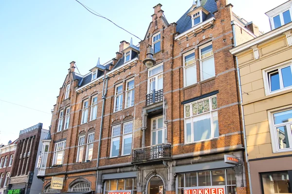 Bela casa velha no centro da cidade holandesa de Den Bosch — Fotografia de Stock