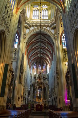 İnsanlar içinde katedral Hollandalı şehir, Den Bosch