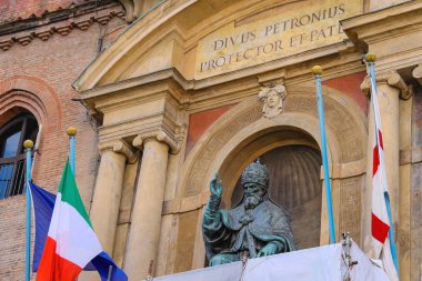 Papa Gregory XIII heykeli Bo Palazzo Comunale cephe üzerinde