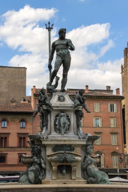 İtalya, Bologna 'daki Piazza Maggiore' da Neptün Çeşmesi