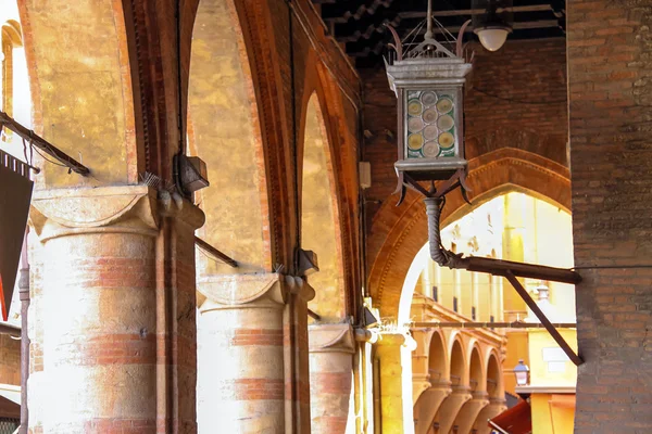 Antica lanterna nel cortile del Palazzo Comunale di Bolo — Foto Stock