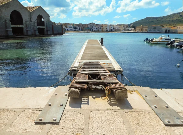 Favignanas hamn tidigt på våren, Sicilien — Stockfoto