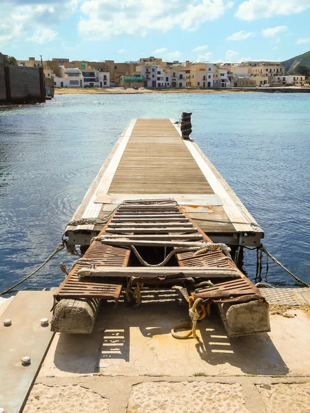 Porto di Favignana all'inizio della primavera, Sicilia — Foto Stock