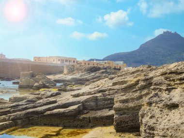 Akdeniz adanın güneşli günde. Favignana