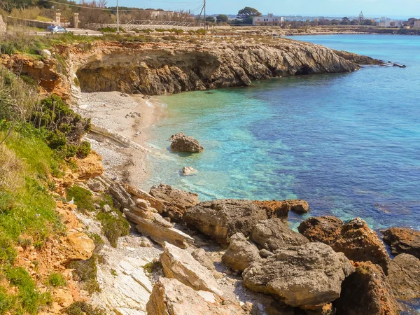 Den medelhavs kusten av ön. Favignana, Sicilien — Stockfoto