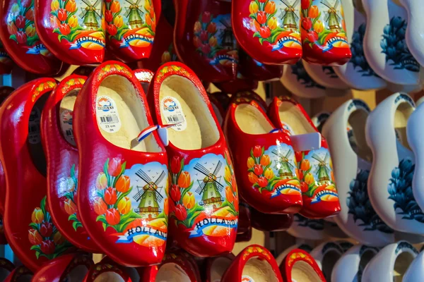 Venta de regalos en el aeropuerto Amsterdam Schiphol, Países Bajos — Foto de Stock