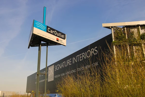 Billboards near the office company DK Home on the outskirts of M — Stock Photo, Image