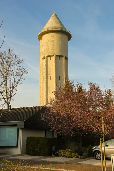 Water tower in the Dutch town of Meerkerk, Netherlands — Stock Photo, Image