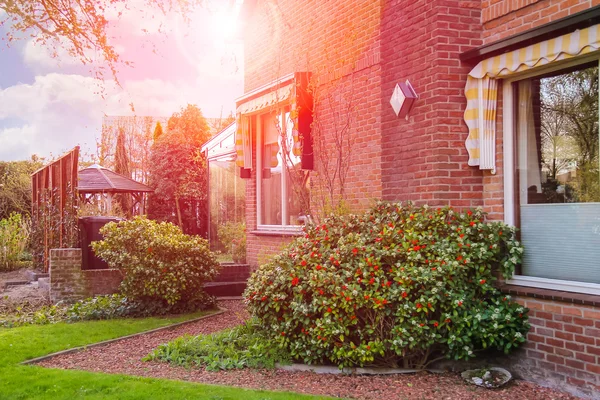 Picturesque house on a city street in Meerkerk, Netherlands — Stock Photo, Image