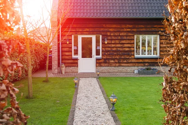 Beautiful wooden house in the Dutch city — Stock Photo, Image