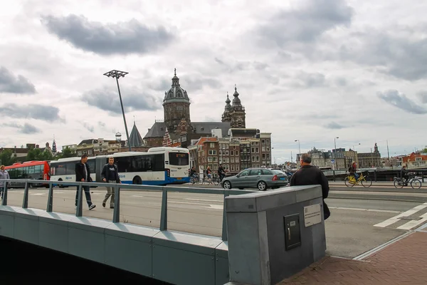 Vue sur la ville dans le centre d'Amsterdam — Photo
