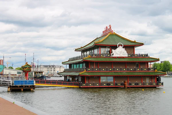 Chinese restaurant Sea Palace  on the waterfront in Amsterdam. N — Stock Photo, Image