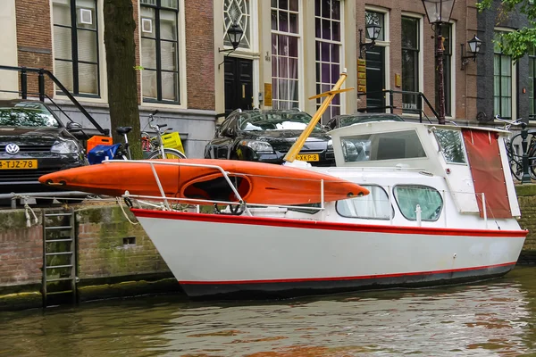Canoe on board the ship in Amsterdam — Zdjęcie stockowe