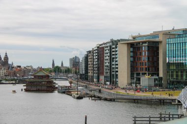 Uyanık görünümünden Şehir Müzesi Nemo Amsterd çatısında