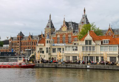 Görünüm Amster Merkez İstasyonu önünde set of