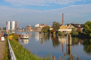 Zwanenburg üzerinden Halfweg görünümü ile kanal Ringvaart,