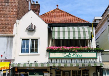 Cafe Koper bina orijinal. Kerkplein Viyadükler görüntülemek