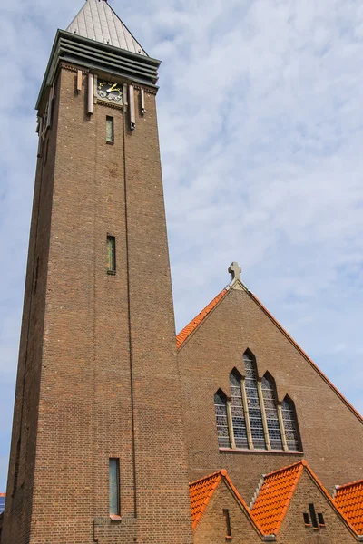 Fasada katolickim St. Agatha kościoła rzymskiego (St. Agathakerk) na G — Zdjęcie stockowe