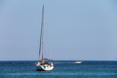 Tiren Denizi, Elba ada sahil tekne. Marciana