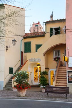 Marciana Marina turist merkezinde pitoresk bina