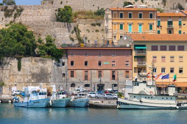 Yolcu tekneleri, Portoferraio Elba Adası, Tuscan yatak