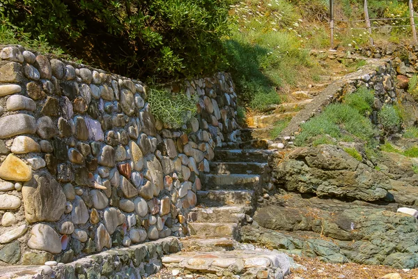 Stone stairs on the coast of the Tyrrhenian Sea, Marciana Marina — Stock Photo, Image