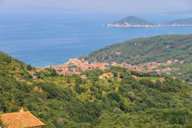 Sahil, Tiren Denizi Elba Adası, İtalya. Marci Panoraması